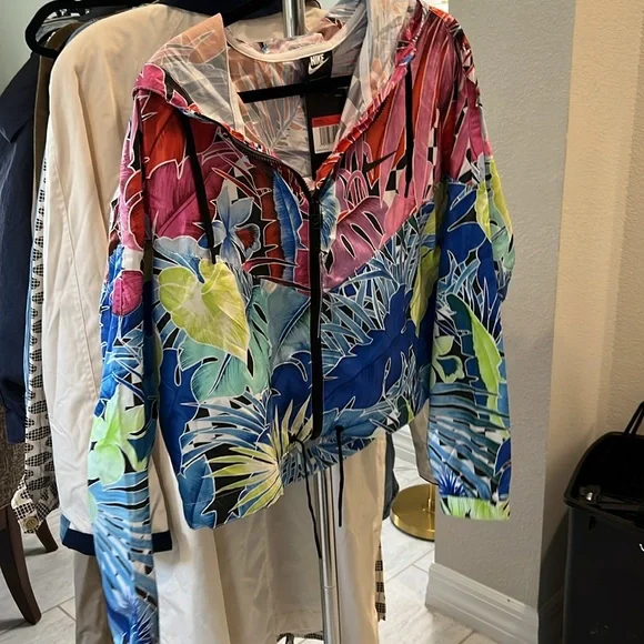 NWT Nike Womens Workout Windbreaker Crop Floral Jacket Hoodie Large - Picture 9 of 9